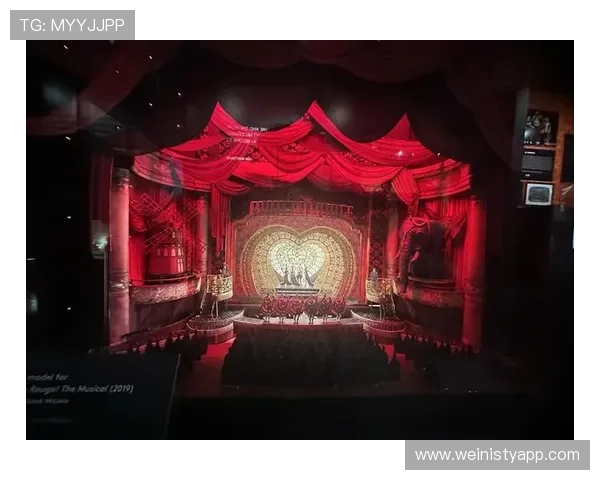 探索香港百老汇戏院的幕后故事，揭秘演出制作的精彩细节与幕后团队的努力